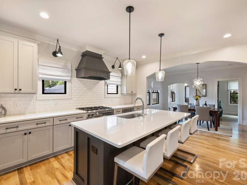1514 Kensington Drive, Charlotte, NC 28205.  MLS# CAR4427257, YatesRealty ID 52527. 