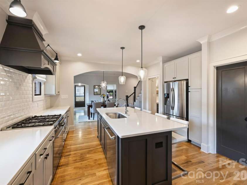 1514 Kensington Drive, Charlotte, NC 28205.  MLS# CAR4427257, YatesRealty ID 52527. 