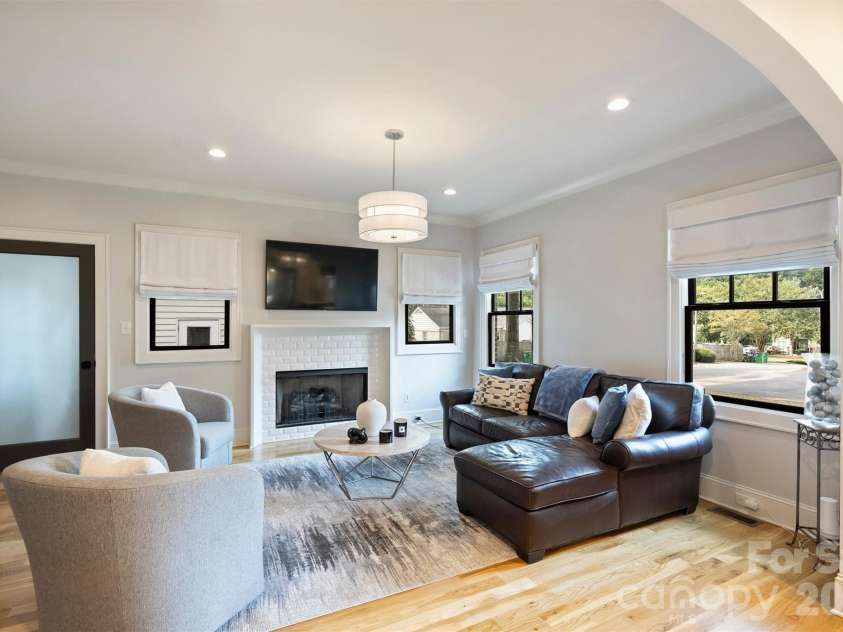 1514 Kensington Drive, Charlotte, NC 28205.  MLS# CAR4427257, YatesRealty ID 52527. 