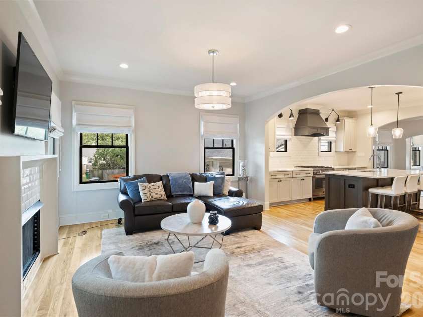 1514 Kensington Drive, Charlotte, NC 28205.  MLS# CAR4427257, YatesRealty ID 52527. 
