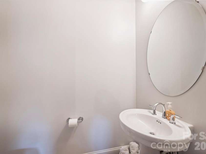 1514 Kensington Drive, Charlotte, NC 28205.  MLS# CAR4427257, YatesRealty ID 52527. 