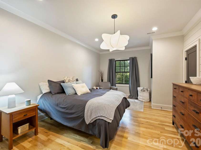 1514 Kensington Drive, Charlotte, NC 28205.  MLS# CAR4427257, YatesRealty ID 52527. 