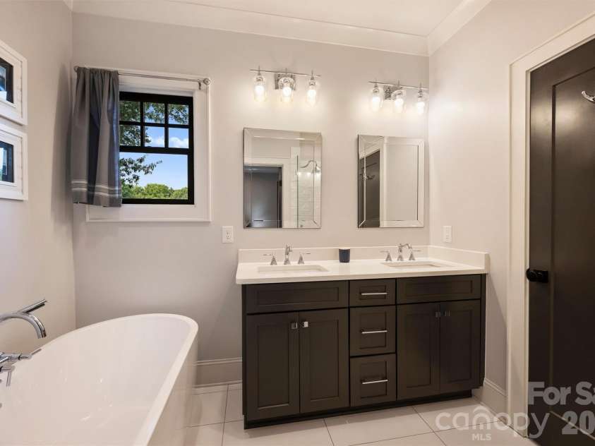 1514 Kensington Drive, Charlotte, NC 28205.  MLS# CAR4427257, YatesRealty ID 52527. 