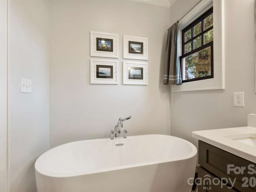 1514 Kensington Drive, Charlotte, NC 28205.  MLS# CAR4427257, YatesRealty ID 52527. 