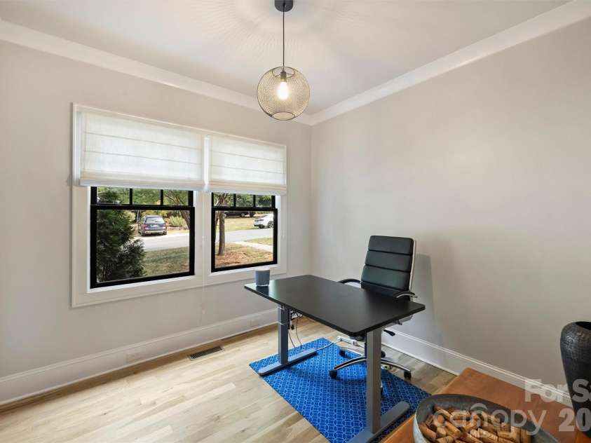 1514 Kensington Drive, Charlotte, NC 28205.  MLS# CAR4427257, YatesRealty ID 52527. 