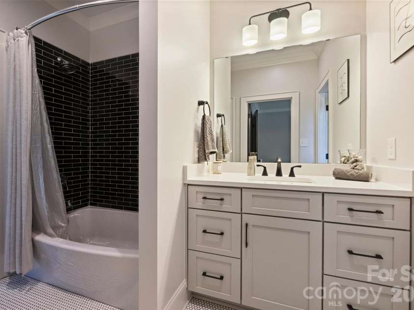 1514 Kensington Drive, Charlotte, NC 28205.  MLS# CAR4427257, YatesRealty ID 52527. 