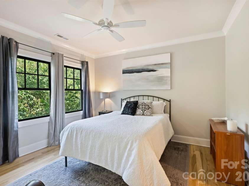 1514 Kensington Drive, Charlotte, NC 28205.  MLS# CAR4427257, YatesRealty ID 52527. 