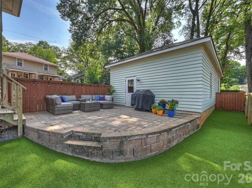1514 Kensington Drive, Charlotte, NC 28205.  MLS# CAR4427257, YatesRealty ID 52527. 