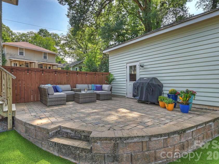 1514 Kensington Drive, Charlotte, NC 28205.  MLS# CAR4427257, YatesRealty ID 52527. 