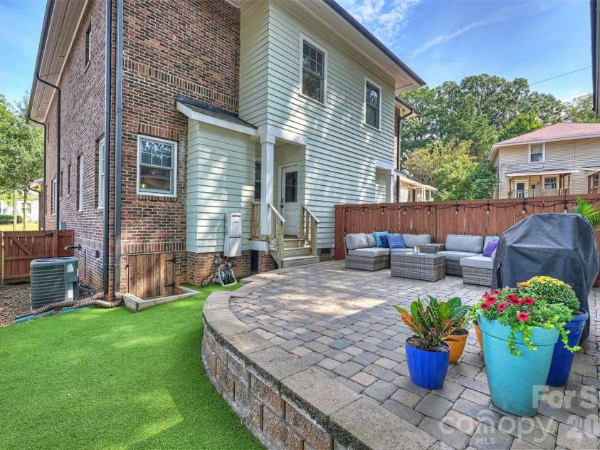 1514 Kensington Drive, Charlotte, NC 28205.  MLS# CAR4427257, YatesRealty ID 52527. 