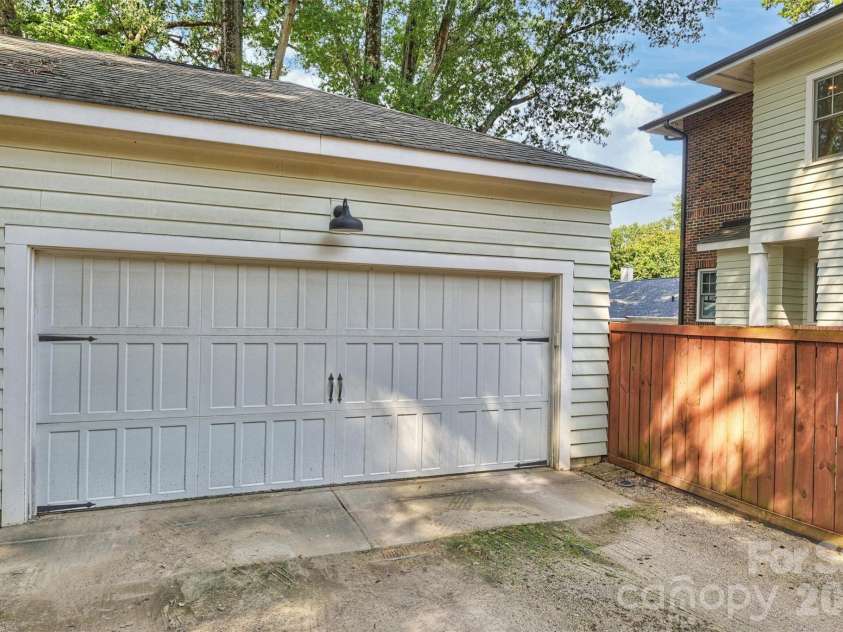 1514 Kensington Drive, Charlotte, NC 28205.  MLS# CAR4427257, YatesRealty ID 52527. 