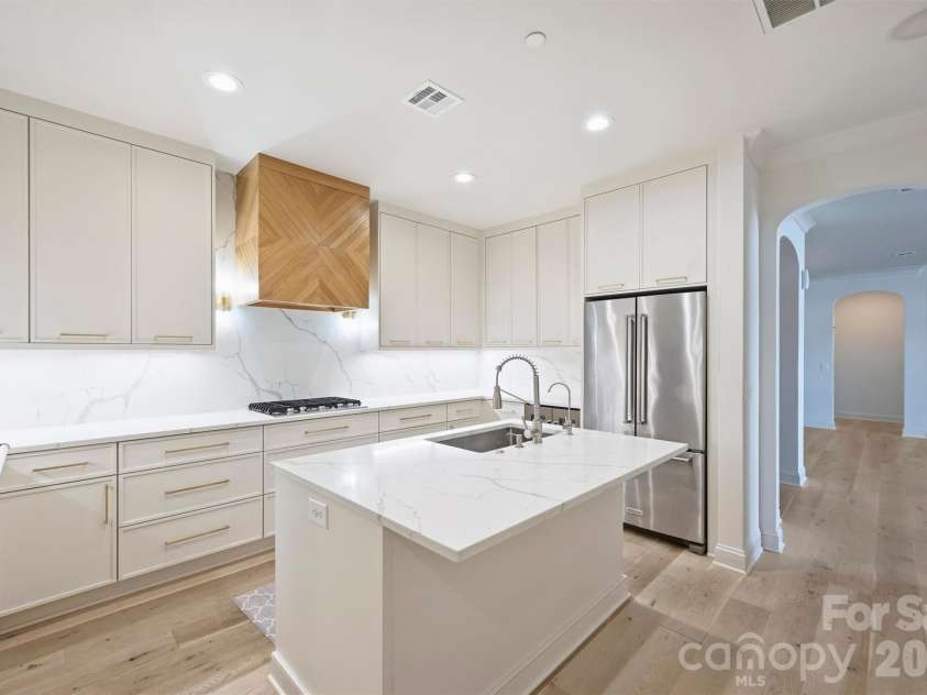 574 Church Street, Charlotte, NC 28202.  MLS# CAR4424316, YatesRealty ID 52529. 