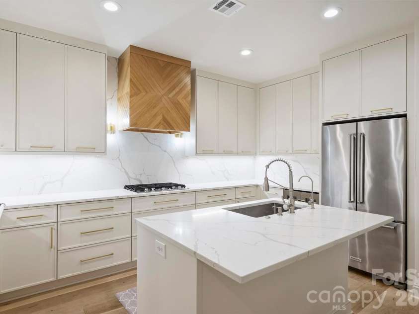 574 Church Street, Charlotte, NC 28202.  MLS# CAR4424316, YatesRealty ID 52529. 