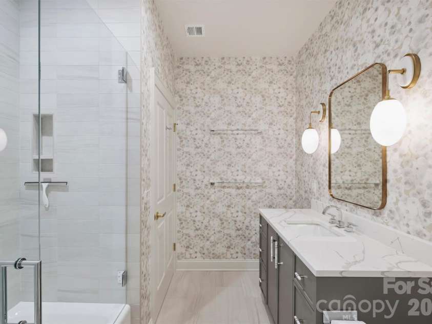 574 Church Street, Charlotte, NC 28202.  MLS# CAR4424316, YatesRealty ID 52529. 