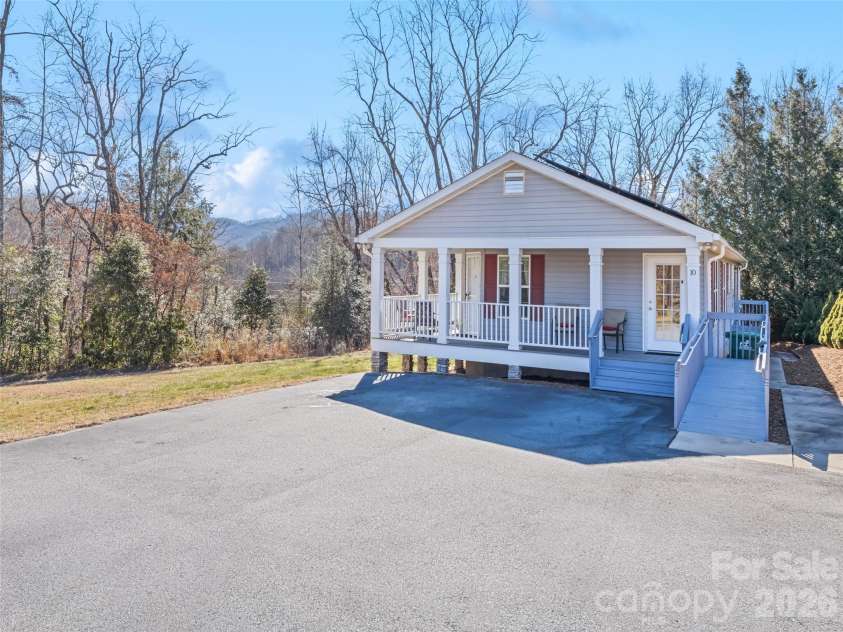 10 Enochs Way, Fletcher, NC 28732.  MLS# CAR4333141, YatesRealty ID 5253. Parking and Views