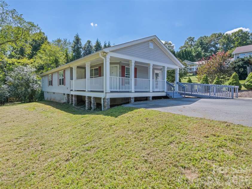 10 Enochs Way, Fletcher, NC 28732.  MLS# CAR4424550, YatesRealty ID 5253. 