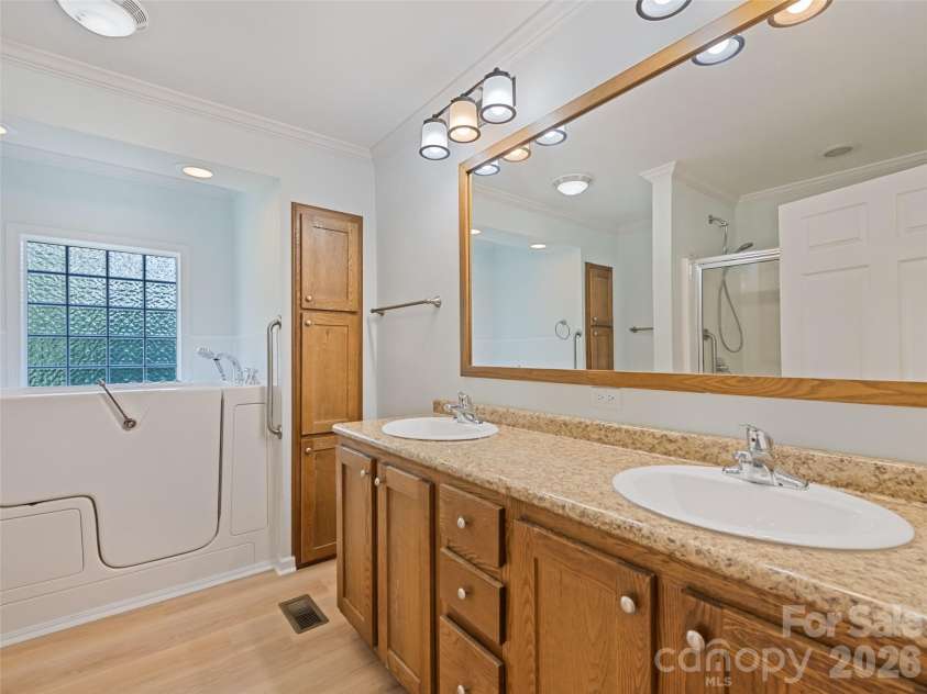 10 Enochs Way, Fletcher, NC 28732.  MLS# CAR4424550, YatesRealty ID 5253. 
