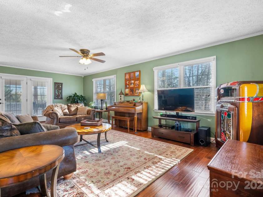 104 Clearwater Drive, Morganton, NC 28655.  MLS# CAR4205229, YatesRealty ID 5253. 