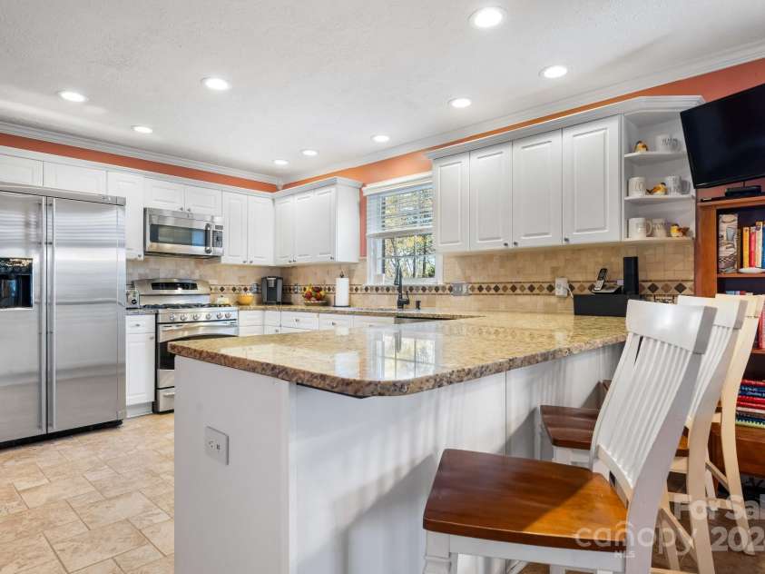 104 Clearwater Drive, Morganton, NC 28655.  MLS# CAR4205229, YatesRealty ID 5253. 