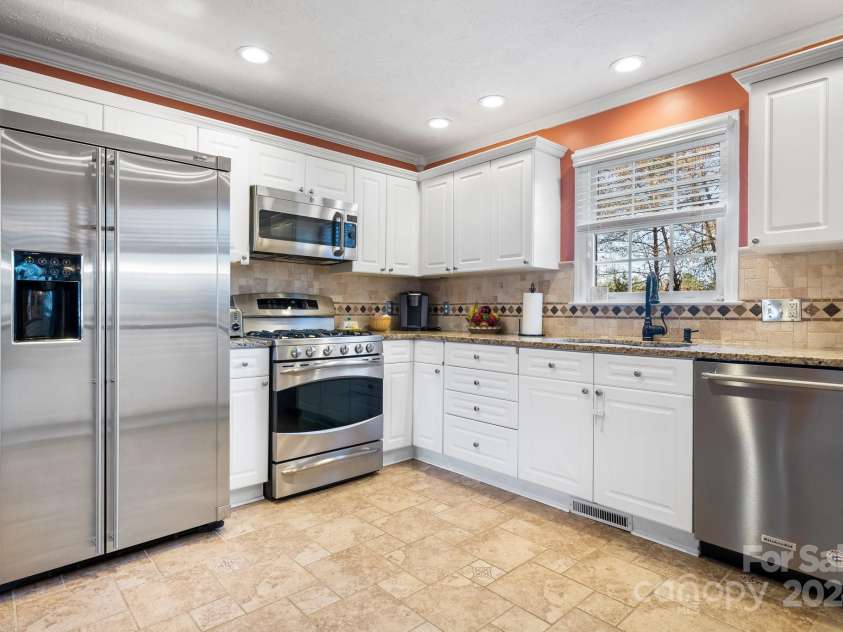 104 Clearwater Drive, Morganton, NC 28655.  MLS# CAR4205229, YatesRealty ID 5253. 
