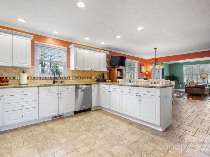 104 Clearwater Drive, Morganton, NC 28655.  MLS# CAR4205229, YatesRealty ID 5253. 