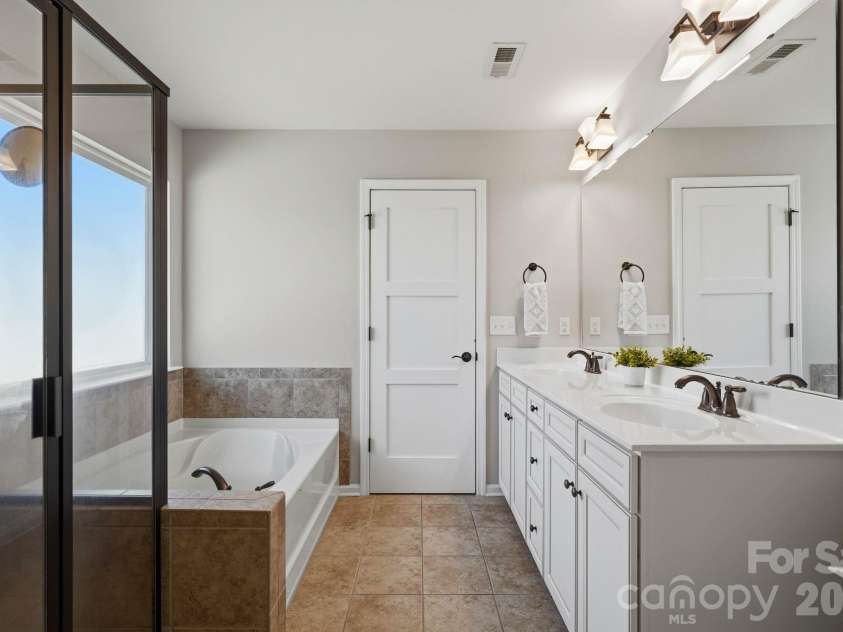 1827 Royal Gorge Avenue, Charlotte, NC 28210.  MLS# CAR4425966, YatesRealty ID 52530. 