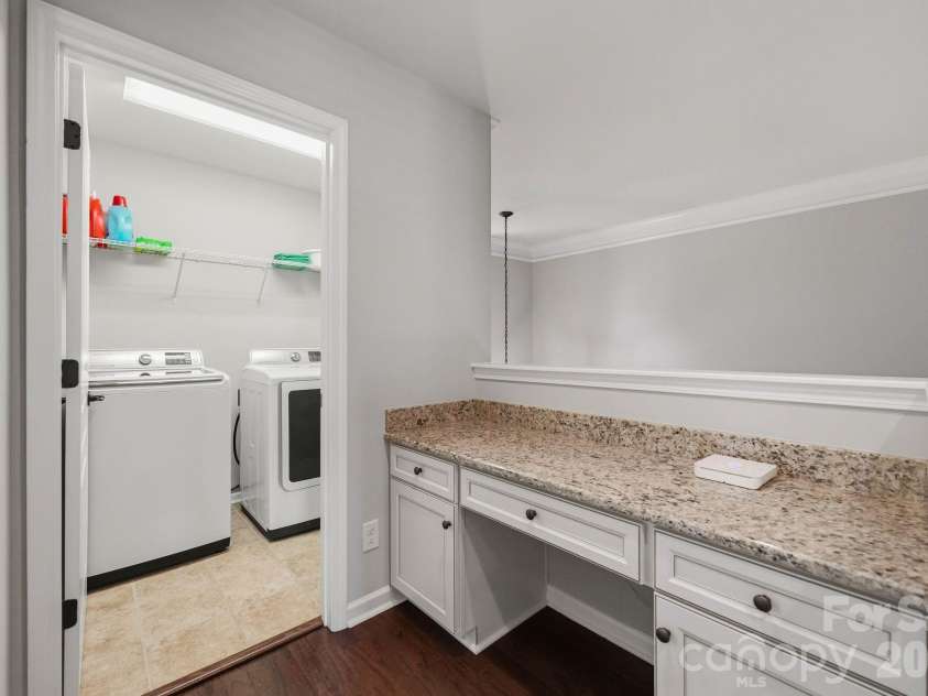 1827 Royal Gorge Avenue, Charlotte, NC 28210.  MLS# CAR4425966, YatesRealty ID 52530. 