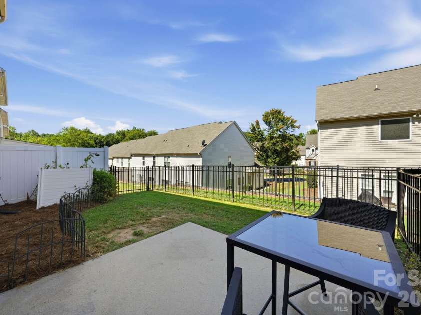 1827 Royal Gorge Avenue, Charlotte, NC 28210.  MLS# CAR4425966, YatesRealty ID 52530. 