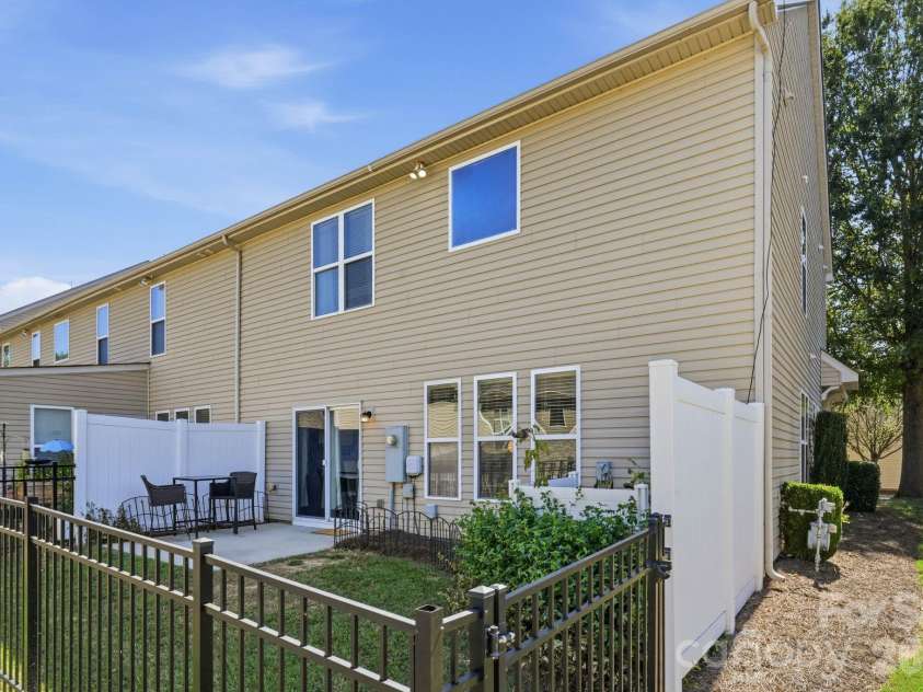 1827 Royal Gorge Avenue, Charlotte, NC 28210.  MLS# CAR4425966, YatesRealty ID 52530. 
