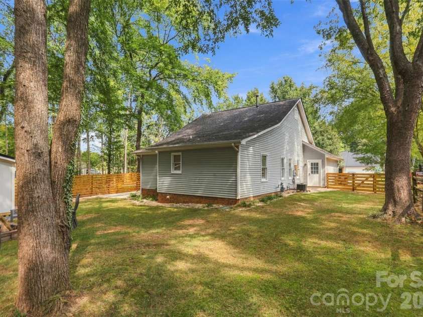 3000 Faircroft Way, Monroe, NC 28110.  MLS# CAR4427543, YatesRealty ID 52533. Lots of useable space and opportunity with this yard!