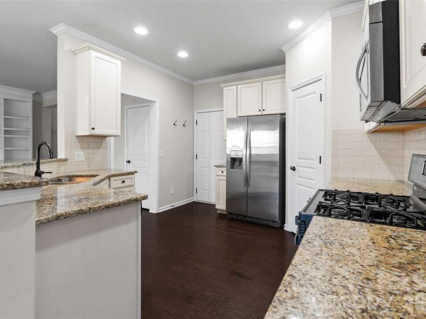 6510 Central Pacific Avenue, Charlotte, NC 28210.  MLS# CAR4426678, YatesRealty ID 52534. 
