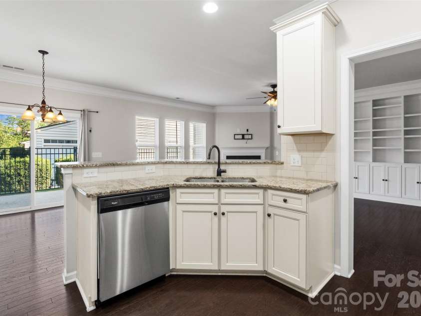 6510 Central Pacific Avenue, Charlotte, NC 28210.  MLS# CAR4426678, YatesRealty ID 52534. 