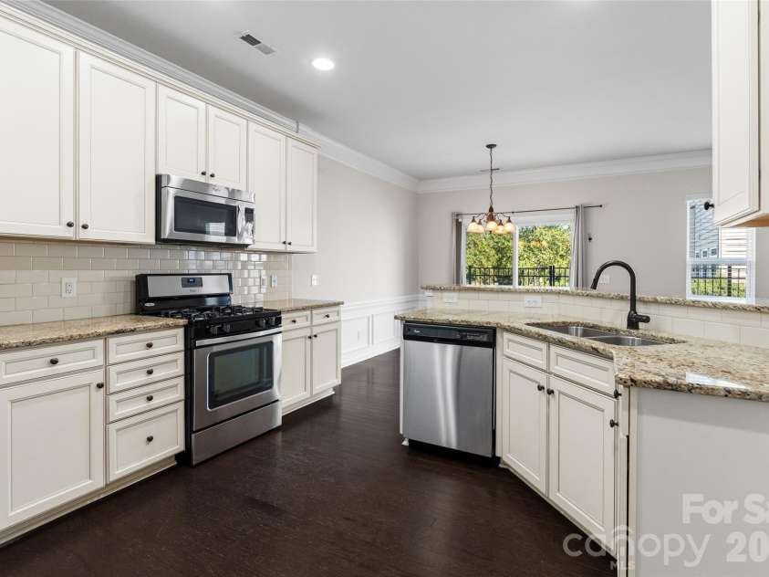 6510 Central Pacific Avenue, Charlotte, NC 28210.  MLS# CAR4426678, YatesRealty ID 52534. 