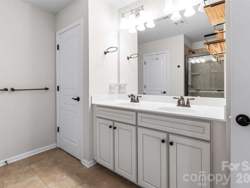 6510 Central Pacific Avenue, Charlotte, NC 28210.  MLS# CAR4426678, YatesRealty ID 52534. 