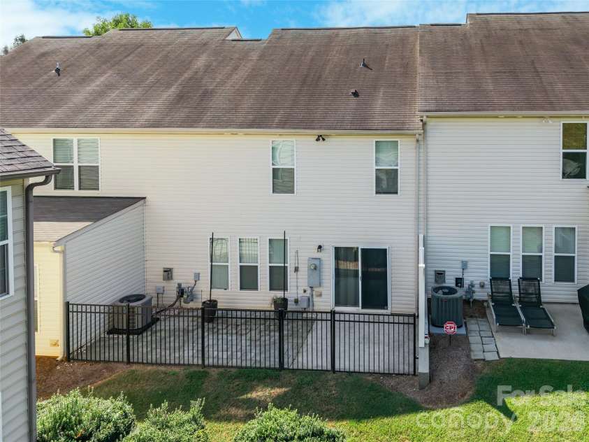 6510 Central Pacific Avenue, Charlotte, NC 28210.  MLS# CAR4426678, YatesRealty ID 52534. 