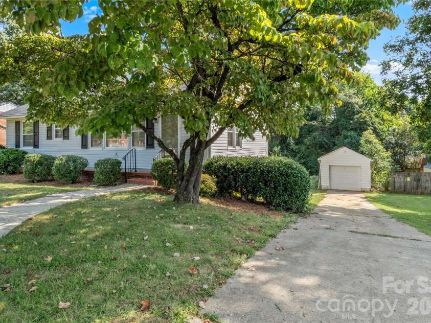 1248 Bolton Street, Winston Salem, NC 27103.  MLS# CAR4425431, YatesRealty ID 52536. 