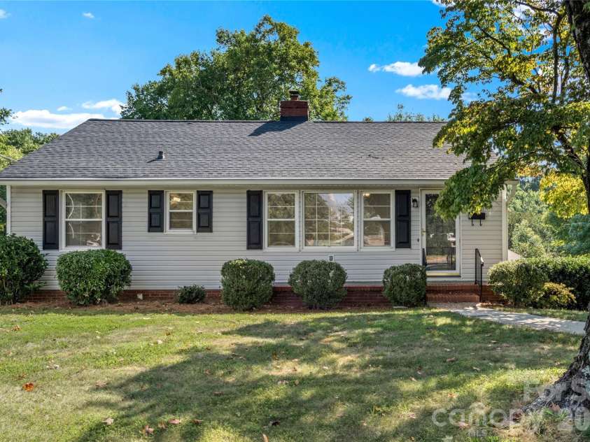 1248 Bolton Street, Winston Salem, NC 27103.  MLS# CAR4425431, YatesRealty ID 52536. 