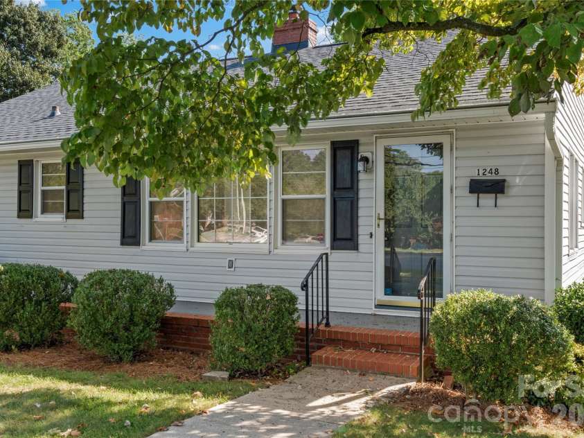 1248 Bolton Street, Winston Salem, NC 27103.  MLS# CAR4425431, YatesRealty ID 52536. 