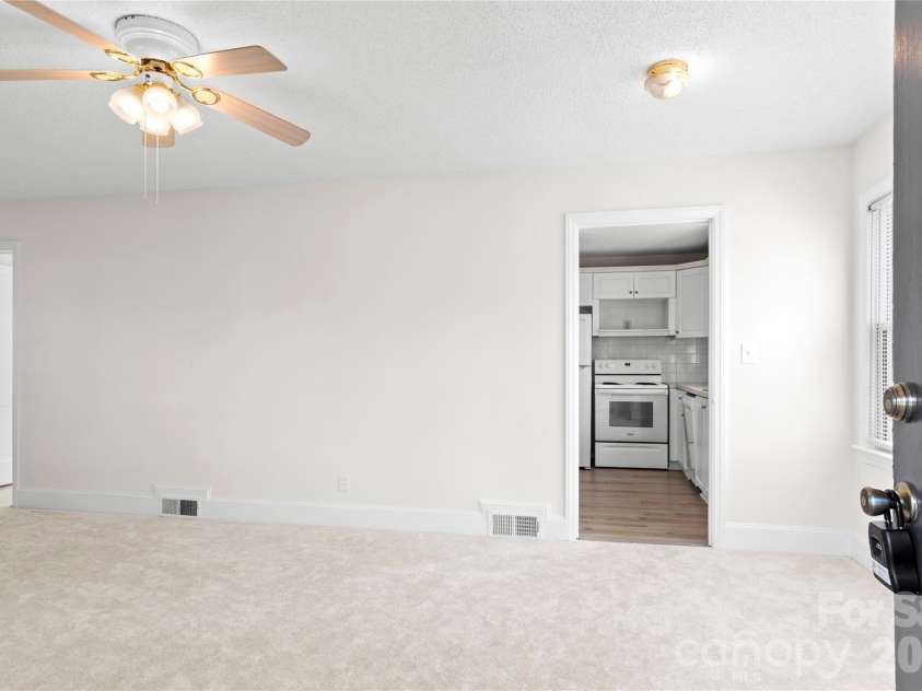 1248 Bolton Street, Winston Salem, NC 27103.  MLS# CAR4425431, YatesRealty ID 52536. 
