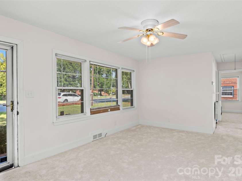 1248 Bolton Street, Winston Salem, NC 27103.  MLS# CAR4425431, YatesRealty ID 52536. 