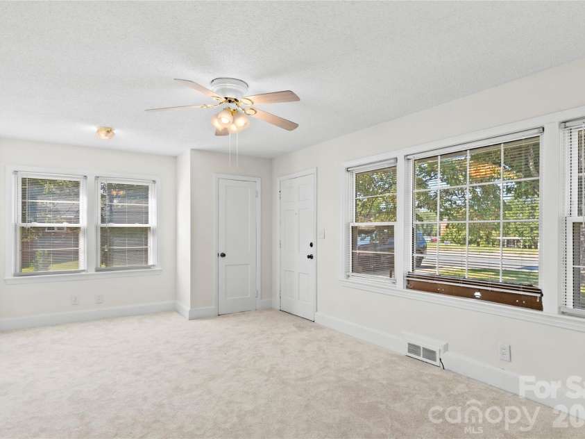 1248 Bolton Street, Winston Salem, NC 27103.  MLS# CAR4425431, YatesRealty ID 52536. 