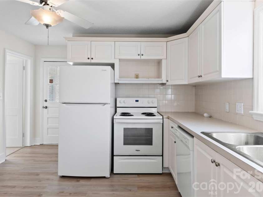1248 Bolton Street, Winston Salem, NC 27103.  MLS# CAR4425431, YatesRealty ID 52536. 