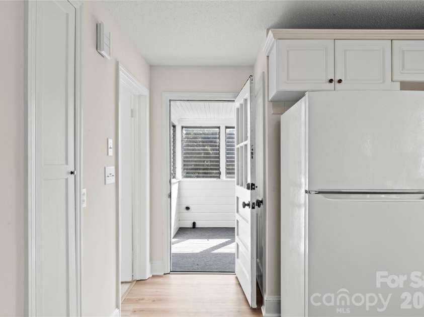 1248 Bolton Street, Winston Salem, NC 27103.  MLS# CAR4425431, YatesRealty ID 52536. 