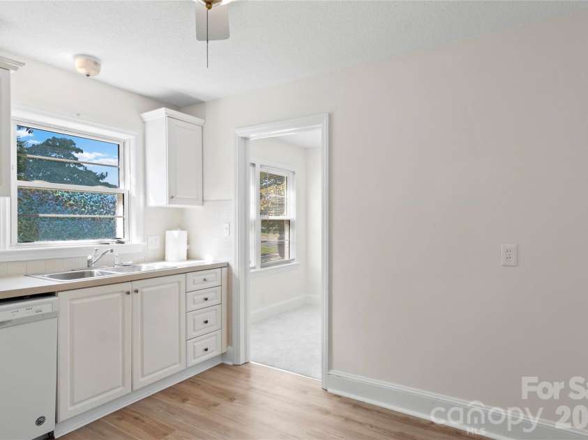 1248 Bolton Street, Winston Salem, NC 27103.  MLS# CAR4425431, YatesRealty ID 52536. 