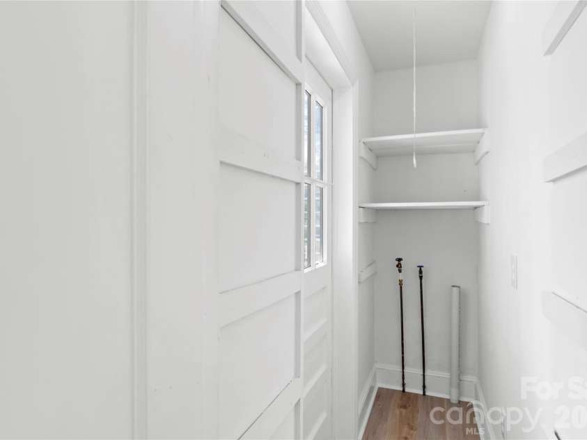 1248 Bolton Street, Winston Salem, NC 27103.  MLS# CAR4425431, YatesRealty ID 52536. 