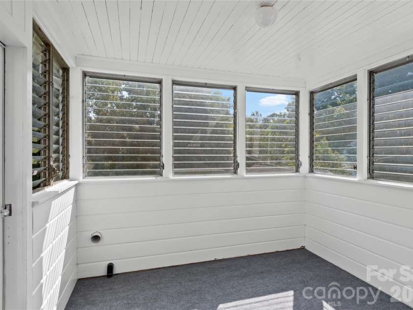1248 Bolton Street, Winston Salem, NC 27103.  MLS# CAR4425431, YatesRealty ID 52536. 