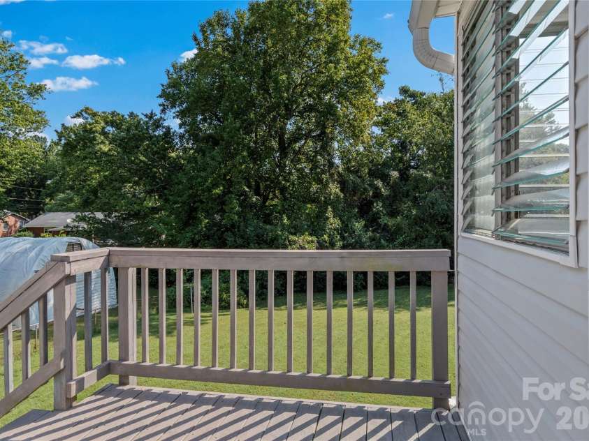 1248 Bolton Street, Winston Salem, NC 27103.  MLS# CAR4425431, YatesRealty ID 52536. 