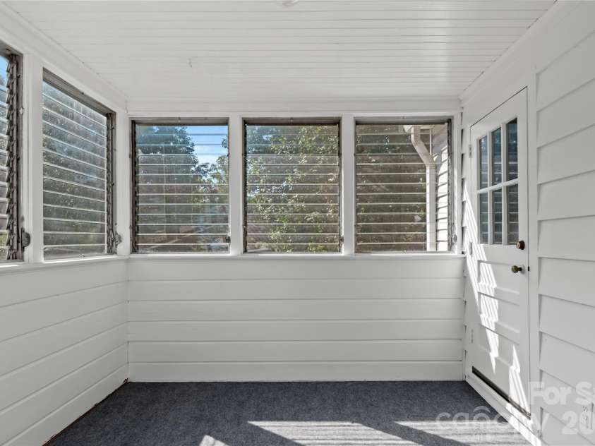 1248 Bolton Street, Winston Salem, NC 27103.  MLS# CAR4425431, YatesRealty ID 52536. 