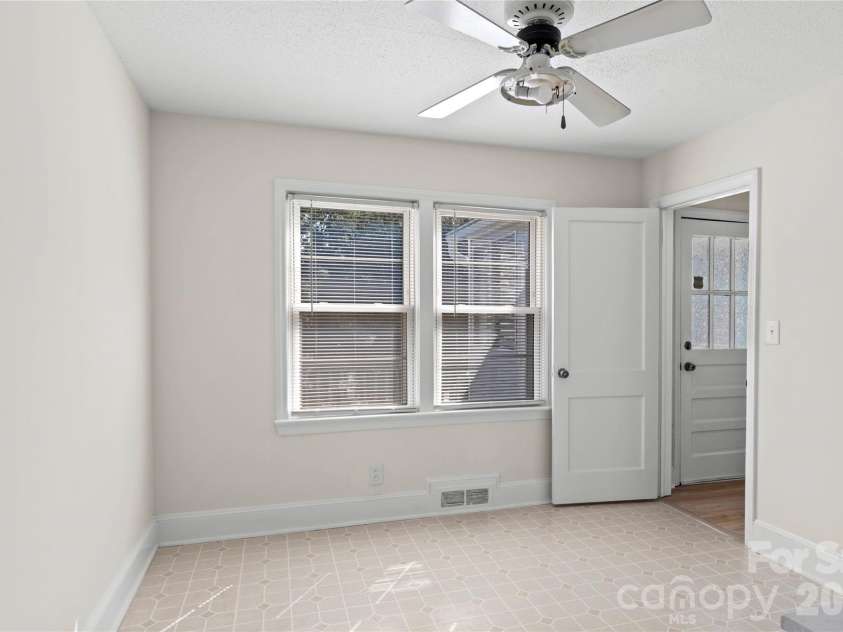 1248 Bolton Street, Winston Salem, NC 27103.  MLS# CAR4425431, YatesRealty ID 52536. 