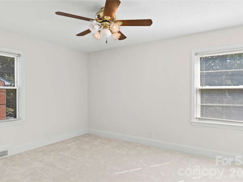 1248 Bolton Street, Winston Salem, NC 27103.  MLS# CAR4425431, YatesRealty ID 52536. 